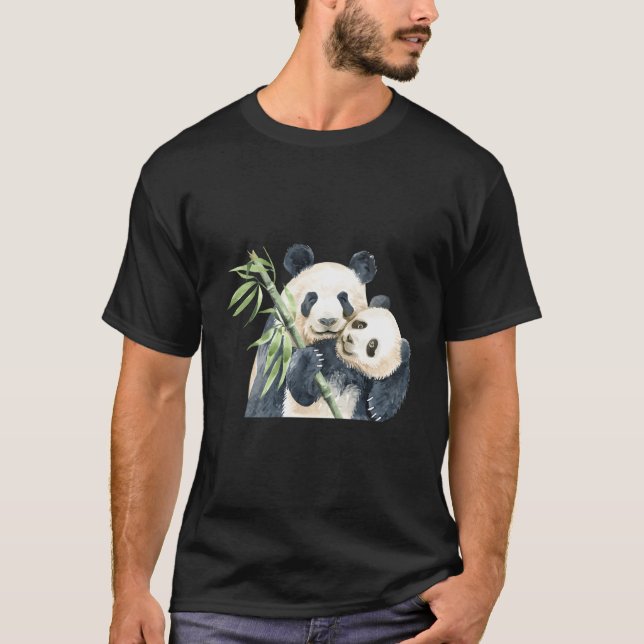 Camiseta Panda Mãe E Bebê Comendo Bambus Watercolor (Frente)