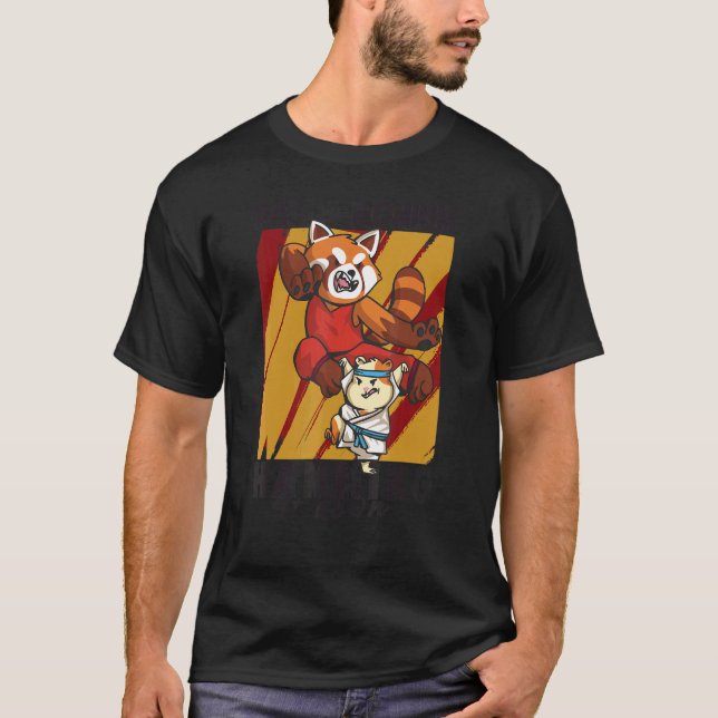 Camiseta Panda Monium A Entravar O Panda Vermelho (Frente)