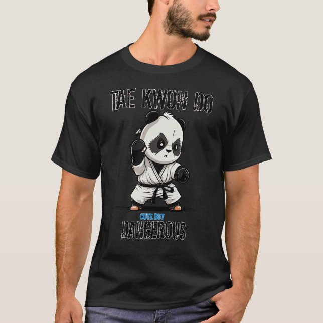 Camiseta Panda TKD Panda Cute Mas Perigoso (Frente)
