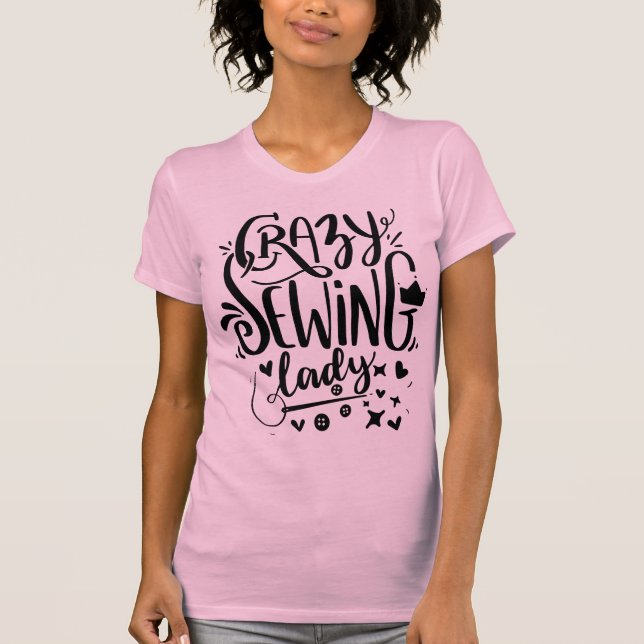 Camiseta Pano de Sewing Black Pink Seamstress Hobby (Frente)