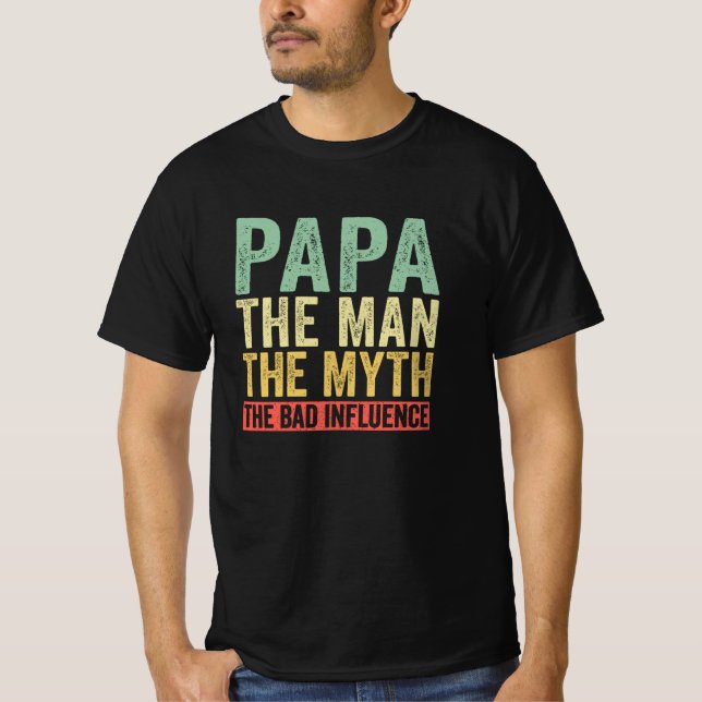 Camiseta Papa O Homem O Mito A Má Influência (Frente)