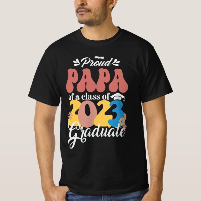 Camiseta PAPA Orgulhoso de uma Classe de Formando 2023 Retr (Frente)