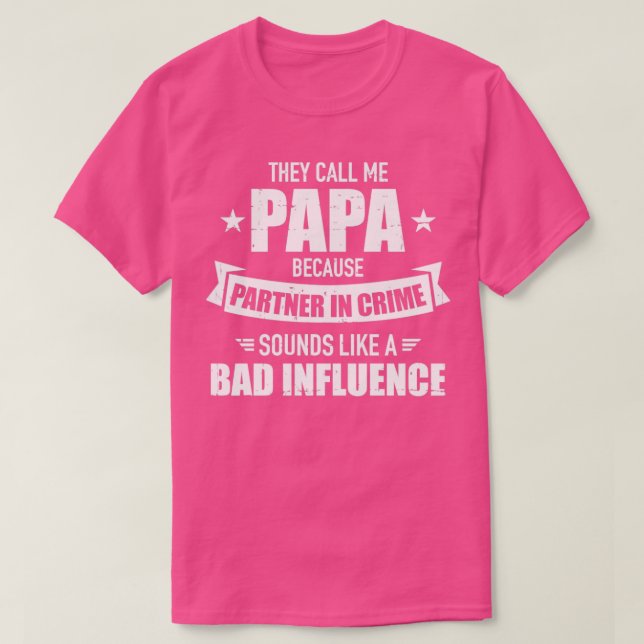 Camiseta Papá porque o crime do parceiro parece uma má infl (Frente do Design)