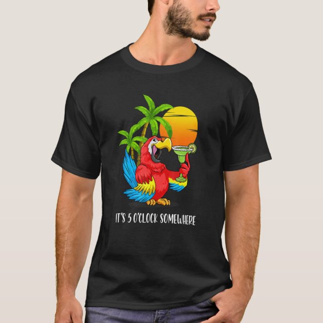 Camiseta Papagaio Bebendo de Férias na Praia São 5 horas (Frente)