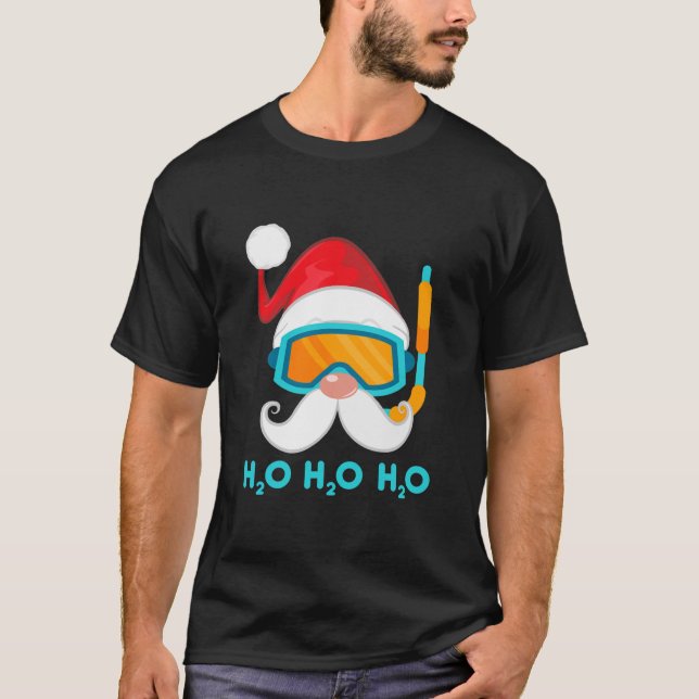Camiseta Papai Noel Encara H20 Nadando Sobre Nadador Engraç (Frente)