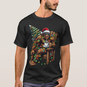 Camiseta Papai Noel Pé Grande Bebendo Café Árvore de Natal
