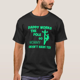 Camiseta Papai Trabalha Com O Poste Para Que Mamãe Não Prec