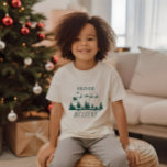 Camiseta Papais noeis acreditam no Natal verde tradicional<br><div class="desc">Os papais noeis acreditam no Natal tradicional,  Natal moderno,  elegante,  design de presente de camiseta verde.</div>