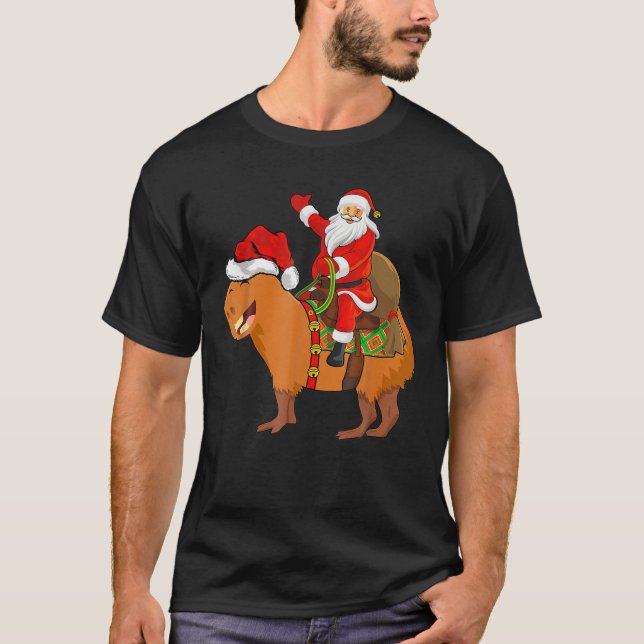 Camiseta Papais noeis Engraçados Andando Capybara Christmas (Frente)