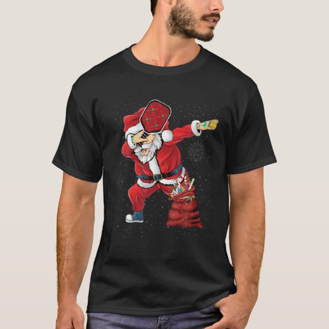Camiseta Papais noeis Engraçados De Natal Jogando Picklebal (Frente)