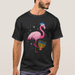 Camiseta Papais noeis judeus rosa Flamingo Menorah Hanukkah<br><div class="desc">Papais noeis Judeus Rosa Flamingo Menorah Hanukkah Feliz Vestido de Natal</div>