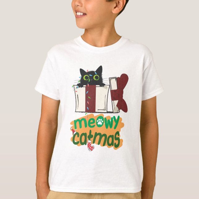 Camiseta Papais noeis pretos Gato enredado em luzes de árvo (Frente)