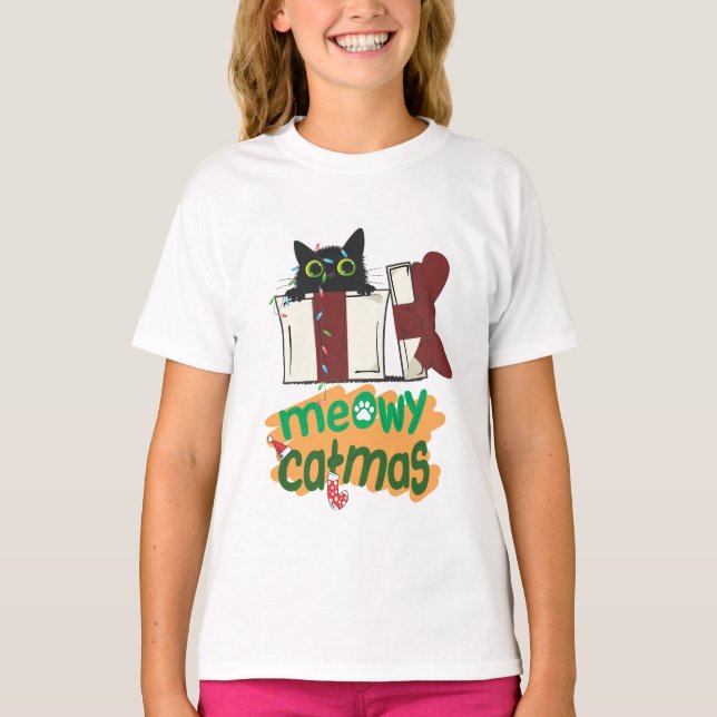 Camiseta Papais noeis pretos Gato enredado em luzes de árvo (Frente)