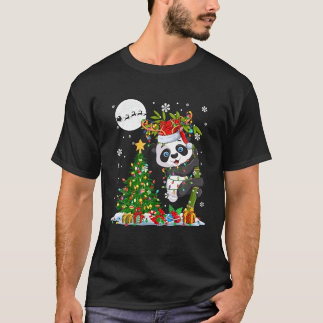 Camiseta Papais noeis Reindeer Panda Árvore de Natal Luzes  (Frente)
