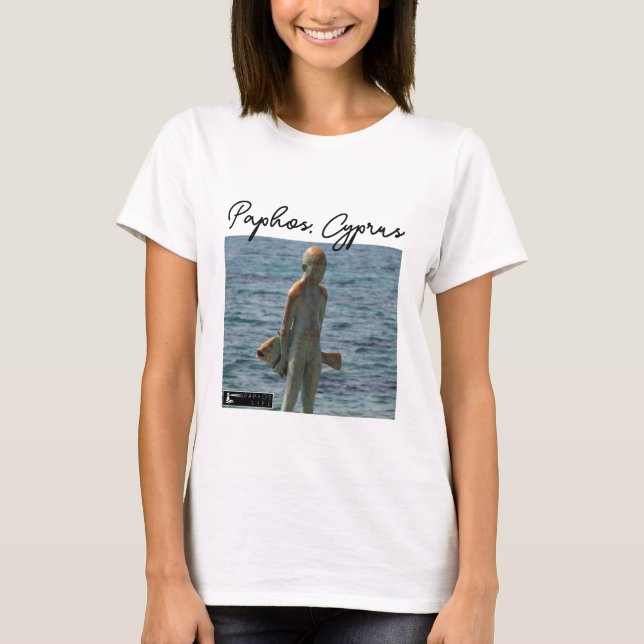 Camiseta Paphos Statu Boy and Fish, Assinatura (Frente)