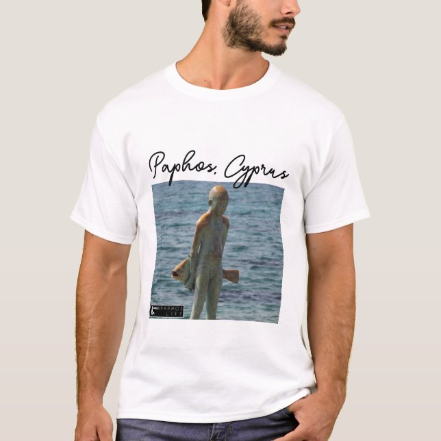 Camiseta Paphos Statu Boy and Fish, Assinatura (Frente)