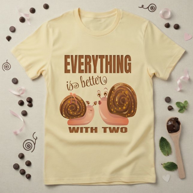 Camiseta Par de Caracóis de Desenho Animado  (Two snails, one sweet tee. A cute original design for love or friendship.)