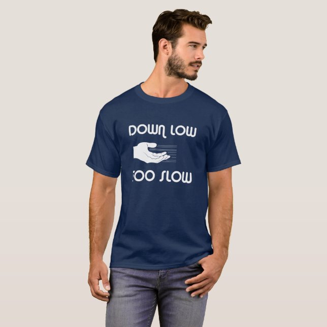 Camiseta Para baixo baixo, t-shirt demasiado lento (Frente Completa)