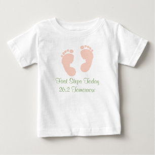 Camiseta Para Bebê 26.2 Pegadas de Bebês Rosa Criança Tee de Folga Lo