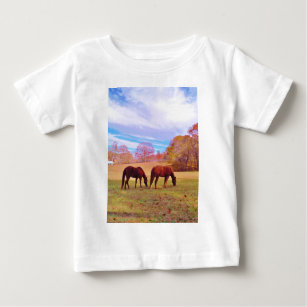 Camiseta Para Bebê 2 Cavalos castanhos num campo de cor