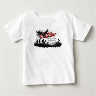 Camiseta Para Bebê 4 de julho Arte Patriótica com Bandeira e Soldados