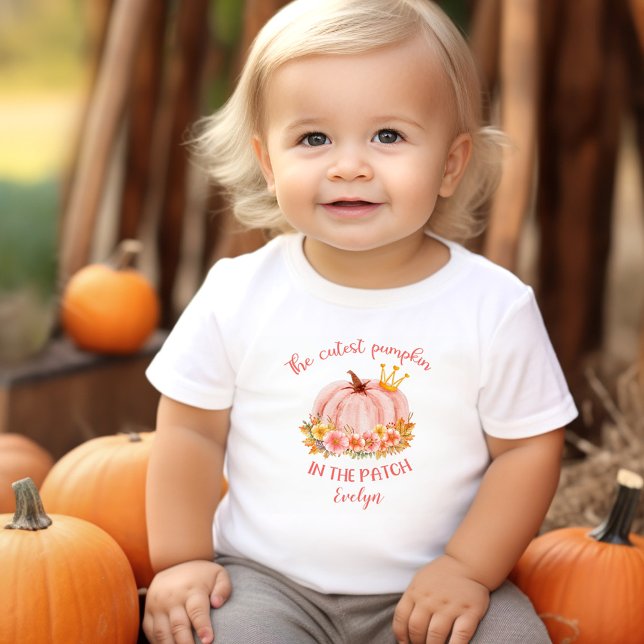 Camiseta Para Bebê A Abóbora Mais Pecada no Nome da Princesa Patch Ro (The Cutest Pumpkin in the Patch Princess Name Pink Baby T-Shirt)