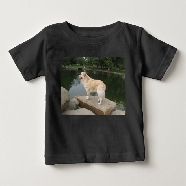 Camiseta Para Bebê A Dog At A Pond (Frente)
