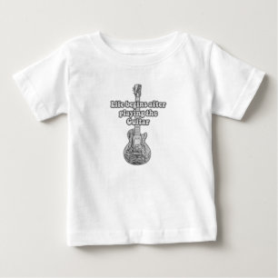 Camiseta Para Bebê A vida começa depois de tocar violão. preto e bran