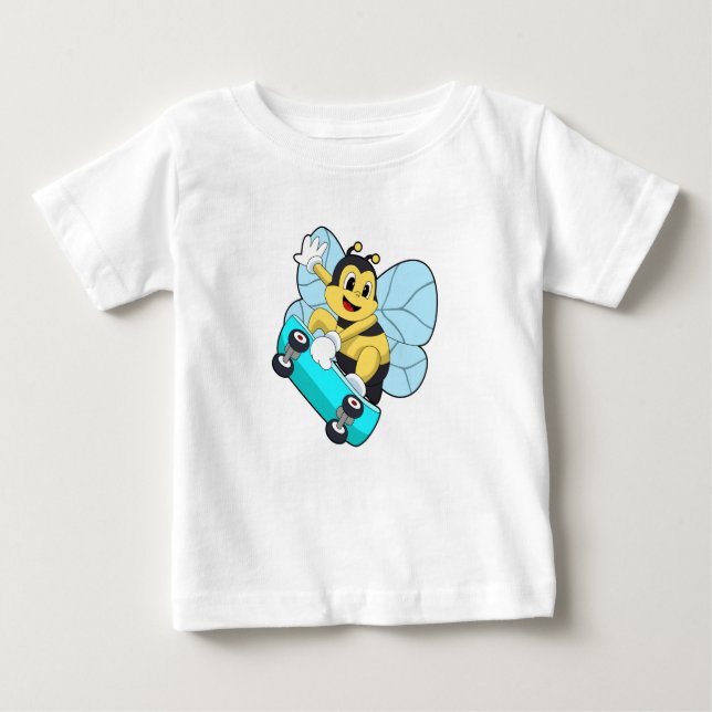 Camiseta Para Bebê Abelha como Patinadora com skate (Frente)