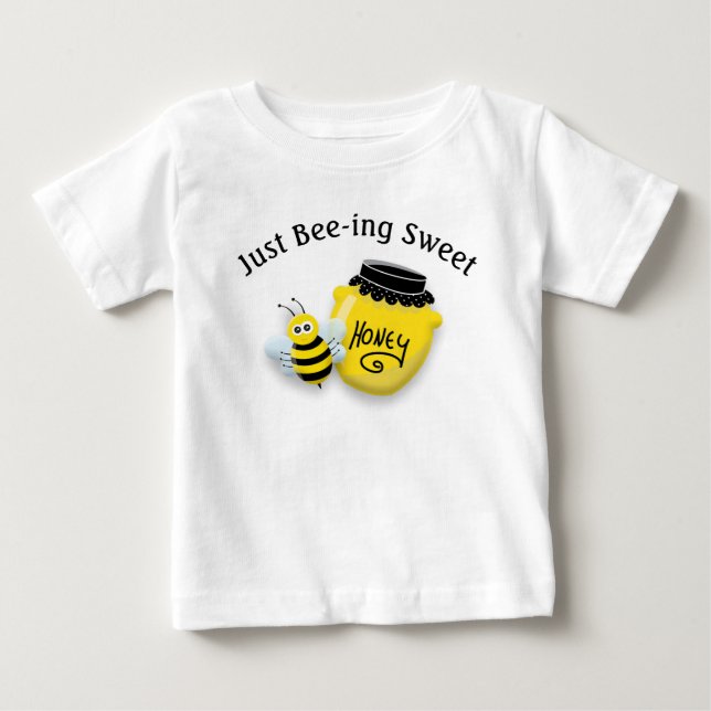 Camiseta Para Bebê Abelha Melífera Fofa e Pote de Mel Sendo Doce (Frente)