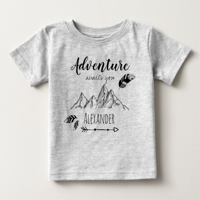 Camiseta Para Bebê Adventure awaits with customizable name (Frente)