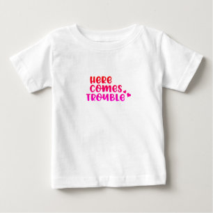 Camiseta Para Bebê Aí Vem Problema