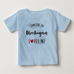 Camiseta Para Bebê Alguém Em Michigan Me Ama Map Baby T shirt