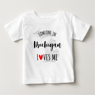 Camiseta Para Bebê Alguém Em Michigan Me Ama Map Baby T shirt