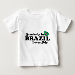 Camiseta Para Bebê Alguém no Brasil me ama