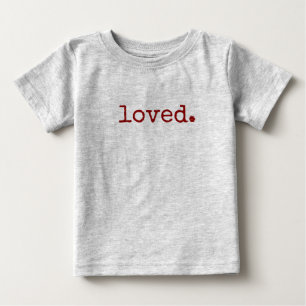 Camiseta Para Bebê amada tipografia vermelha
