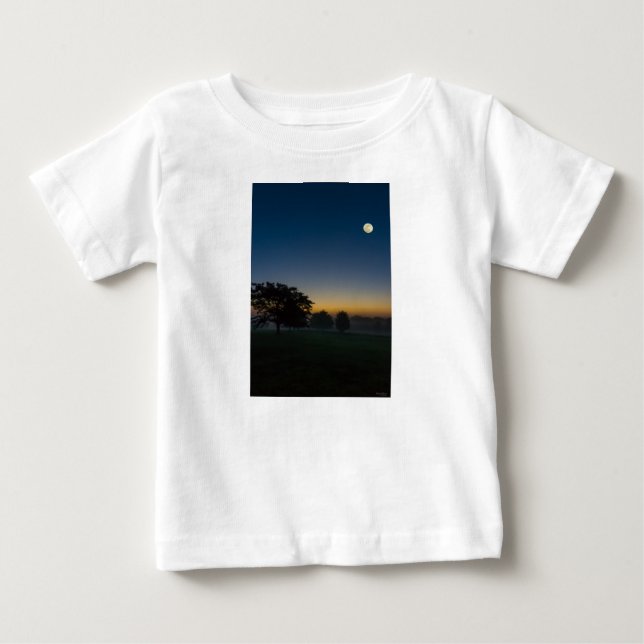Camiseta Para Bebê Amanhecer de Verão Com a Lua (Frente)