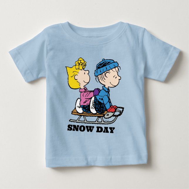 Camiseta Para Bebê Amendoins | Sally & Linus Sled Riding (Frente)