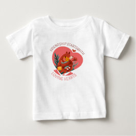 Camiseta Para Bebê Amizade começa com Corações Amorosos