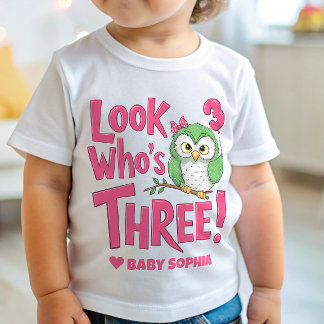 Camiseta Para Bebê Aniversário de 3 anos Olhe Quem é Três