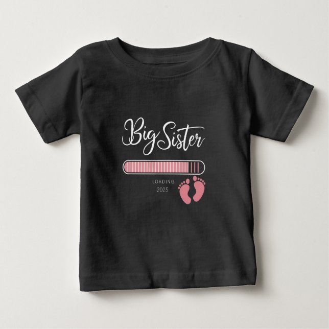 Camiseta Para Bebê Anúncio de Gravidez da Big Sister 2025 Carregando (Frente)