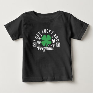 Camiseta Para Bebê Anúncio de gravidez no dia de São Patrício com Luc