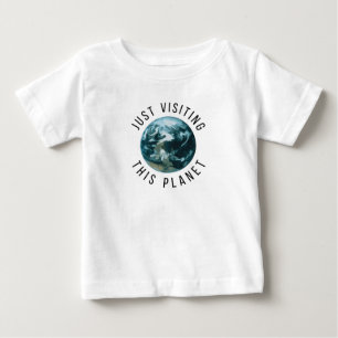 Camiseta Para Bebê Apenas Visitando Este Planeta