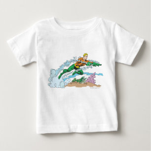 Camiseta Para Bebê Aquaman salta sobre coral