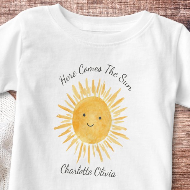 Camiseta Para Bebê Aqui Vem o Sol (Criador carregado)