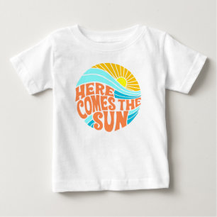 Camiseta Para Bebê Aqui vem o Sol Tee, Estilo Retro, Estilo Hippie