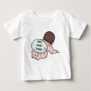 Camiseta Para Bebê Aqui Vem Trouble Baby