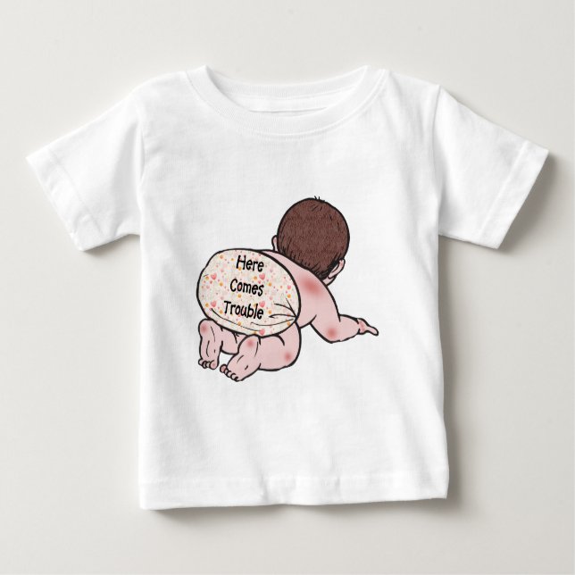 Camiseta Para Bebê Aqui Vem Trouble Baby (Frente)