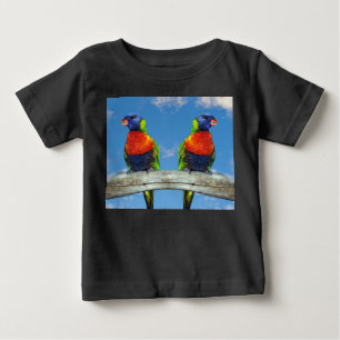 Camiseta Para Bebê Arco-íris lorique dois poços empoleirados em um ga