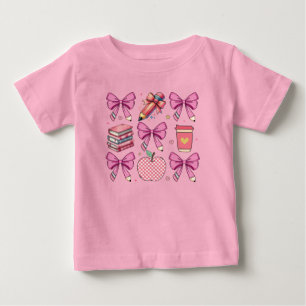 Camiseta Para Bebê Arcos, maçãs, livros, cor-de-rosa personalizados